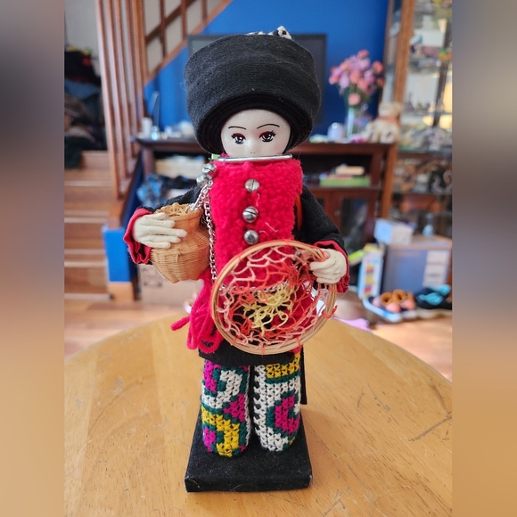 RARE VINTAGE Thai Chiangmai Akha Tribal Ethnic 8” Handmade Doll On Stnd w/friend - Picture 7 of 13